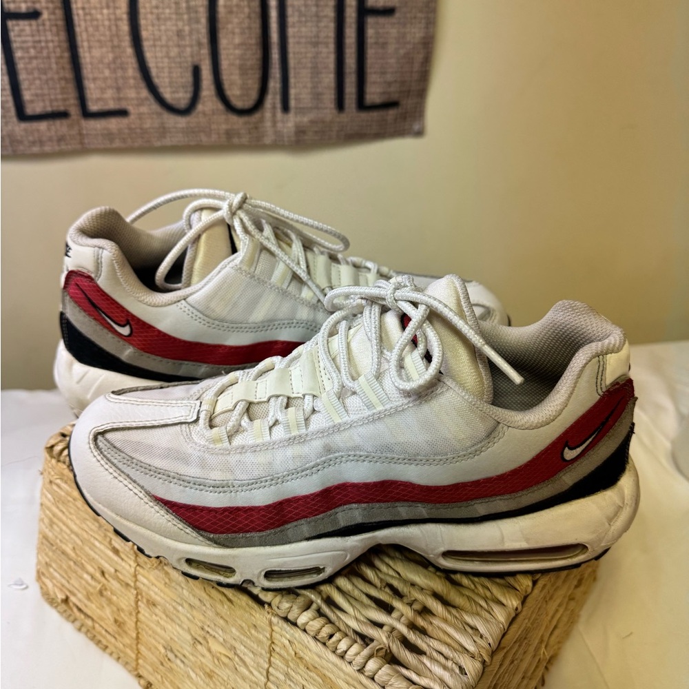 Nike Air Max 95 White Red Black Women’s Size 8‎ Running Sneakers DQ3430-001